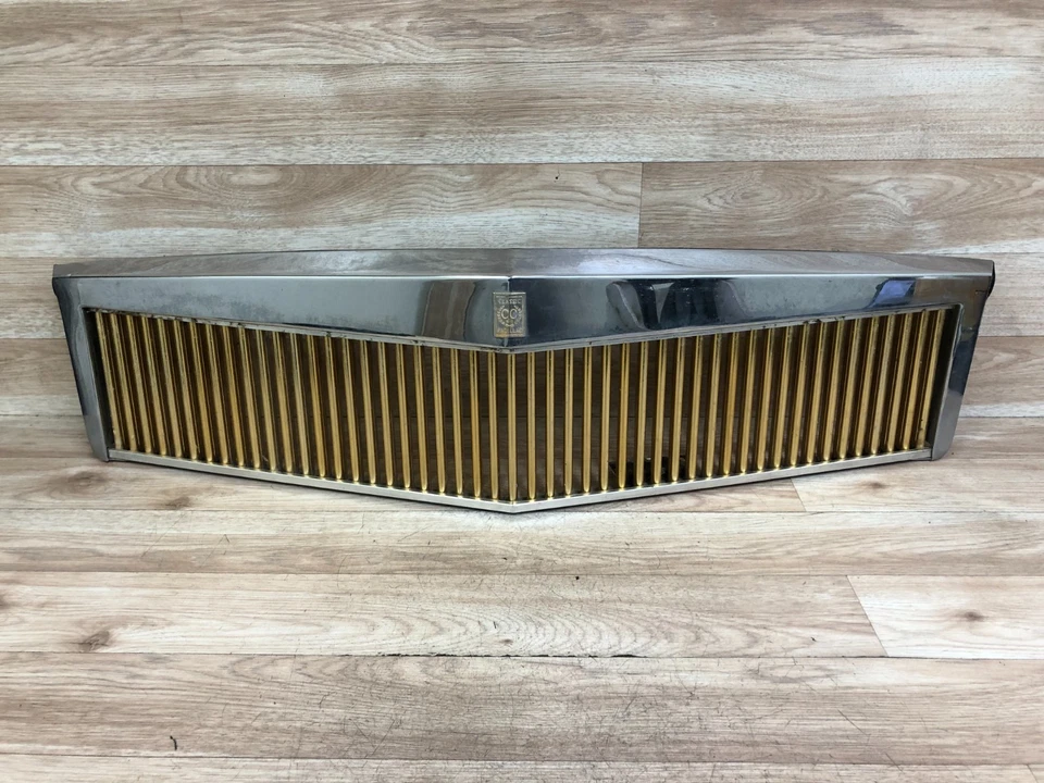 CADILLAC DEVILLE OEM CAPÓ DELANTERO RADIADOR PARRILLA ORO E&G CLÁSICO 1994-1996 Foto 1 de 4