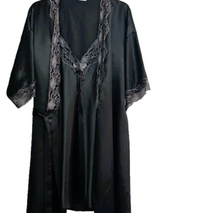 Park Avenue Ladies Night Slipgown and Robe Medium Black Laced read - Picture 1 of 15