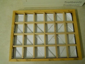 Trollbeads braun 24 Fächer Perlen Display Tablett geteilt stapelbar mit 21 Stäbchen - Bild 1 von 2