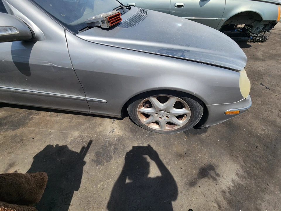 99 2001 02 03 05 2006 MERCEDES-BENZ W220 S430 S500 GUARDABARROS DERECHO PASAJERO GRIS Foto 1 de 1