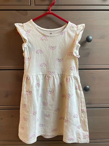 H&M Kleid Sommerkleid Shirtkleid Gr 122 128 kurzer Arm beige Regenbogen Glitzer - Bild 1 von 4