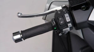 GENUINE HONDA OEM NSS 125 350 19-22 FORZA HEATED HANDLEBAR GRIPS 08ESY-K40-HG19 - Picture 1 of 8