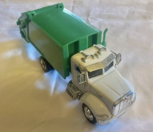New Ray Peterbilt Model 335 Garbage Truck - 1/43 Scale - Picture 1 of 5