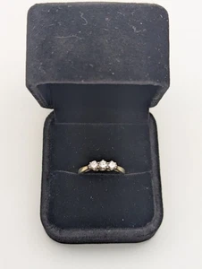 18ct Yellow Gold 3-Stone Diamond Ring, 18ct White Gold Setting Size N 1/2, 3.4g. - Picture 1 of 4