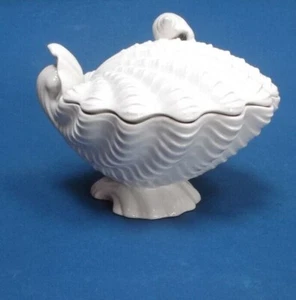 Italian V Bassano White Tureen Clam shaped with lid 20cm long x 16cm wide x 9cm - Picture 1 of 12