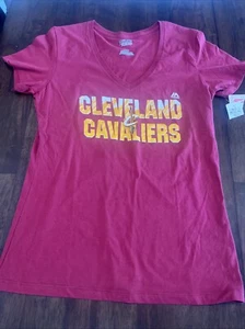 Women’s Large Short Sleeve V-neck Cleveland Cavaliers T-shirt - Picture 1 of 2
