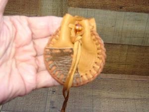 Amerikanische Ureinwohner Hirschleder Medizin Tasche, Talisman Halskette Beutel, 2" - Bild 1 von 7