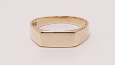 Pre-Loved 9carat 9k Yellow Gold Signet Ring UK Size-H US Size-3 3/4 1.45g - Image 1 of 4