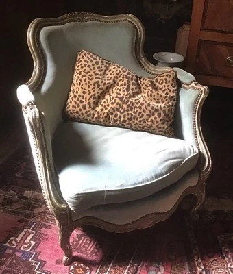 Bergère Louis XV. Coin de feu. - Photo 1/4