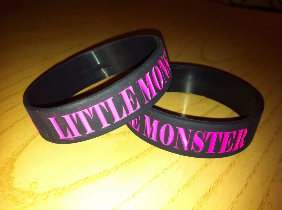 Pulsera Lady Gaga Little Monster 3/4" de ancho negra y rosa intenso 2X Foto 1 de 1