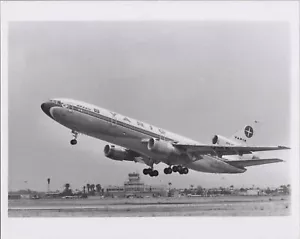 VARIG BRAZIL DOUGLAS DC-10 ORIGINAL MANUFACTURERS PHOTO FACTORY MCDONNELL - Picture 1 of 2