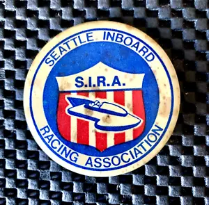 S.I.R.A. SEATTLE ENTROBOARD RACING ASSOCIAZIONE PINBACK PULSANTE BARCA RACING 2 1/4" - Foto 1 di 2