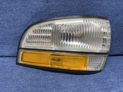 1991 -1996 Buick Park Avenue 1992-1996  LeSabre right Parking Light turn Signal - Image 1 of 4