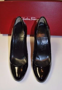 Beautiful Designer SALVATORE FERRAGAMO Black Patent Pump Shoes 7 C  ITALY - Picture 1 of 7