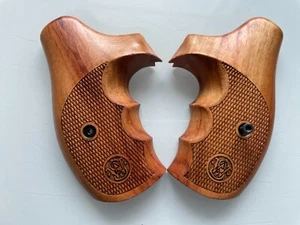 New grips Checkered on Hard wood grips for S&W, N FRAME ROUND BUTT #NRD02 - Picture 1 of 6