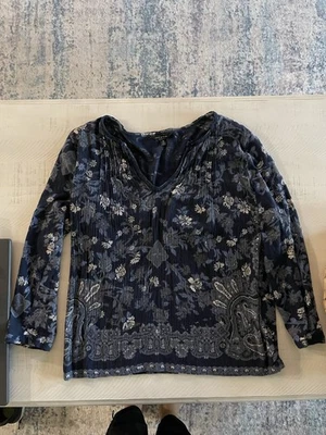 Lucky Brand 波西米亚长袖 M 码上衣。 花卉蓝色和白色。 轻轻使用。 GUC — 第 1/4 张图片