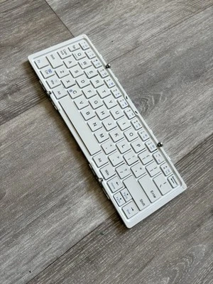 Faltbare Bluetooth-Tastatur – Silber( kompatibel auch mit iPad) - Bild 1 von 4