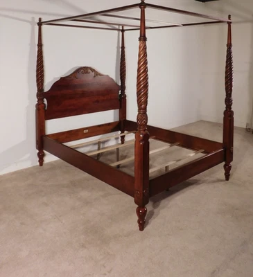 ETHAN ALLEN Queensize British Classics Cherry Plantation Canopy Bed Bedframe - Image 1 of 4