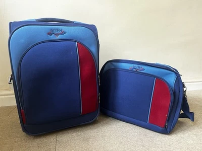 Antler Travelling Suitcase Luggage Cabin Bag Travel Bag with Wheels - Image 1 of 4