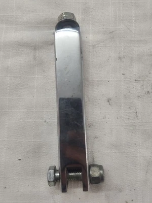 Хромированные кронштейны для крепления подножек на шоссе Harley Davidson Sportster 883 & 1200 - Изображение 1 из 4