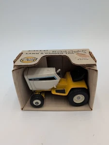 1/16 Ertl Vintage International Cub Cadet Lawn & Garden Tractor #2 - Picture 1 of 3