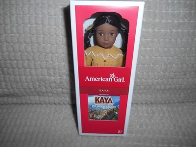 MINI MUÑECA Y MINI LIBRO AMERICAN GIRL KAYA 6.5" ¡NUEVO EN CAJA! Foto 1 de 4