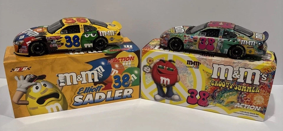Lote de 2 coches NASCAR de acción edición limitada M&M escala 1/24 Elliot Sadler #38 Foto 1 de 4