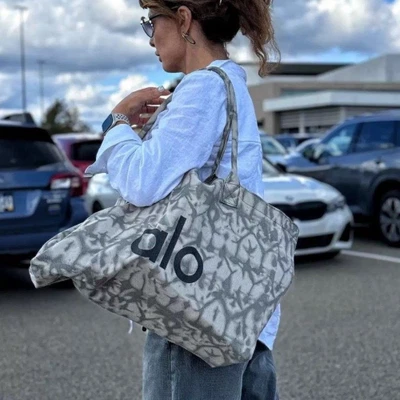 ALO Yoga NWT Gray Tie-Dye Canvas Cotton Large Tote Bag – Gym Travel Carry-On - Image 1 of 4