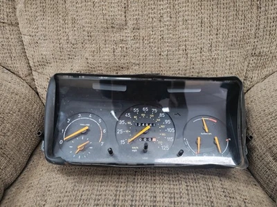 Velocímetro SAAB 900 Turbo Instrument Cluster usado 1992 a 1994 Foto 1 de 4