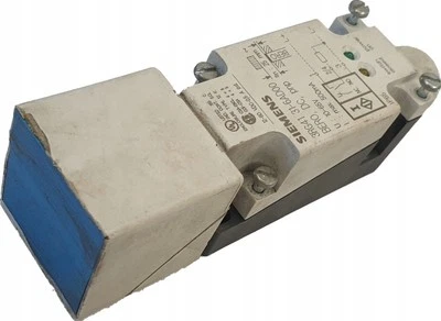 Siemens 3RG4131-6AD00 Inductive PNP Sensor - Image 1 of 4