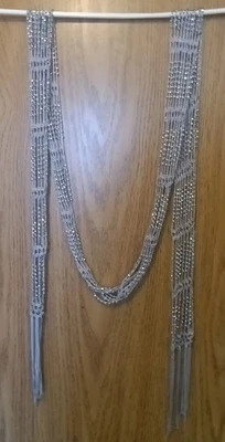 CACHECOL DE SOTAQUE FRISADO LARIAT BEGE COM CONTAS BRILHANTES. FRINGE de 76 pol. com 5 pol. - Imagem 1 de 2