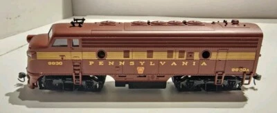 MANTUA HO Scale F-7A Diesel Engine Pennsylvania #9830 - Image 1 of 4