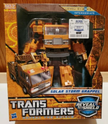 Transformers Universe Reveal the Shield Voyager Solar Storm Grapple - Image 1 of 2