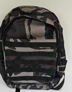 Mochila para portátil camuflada 13 x 17 con USB - Imagen 1 de 5