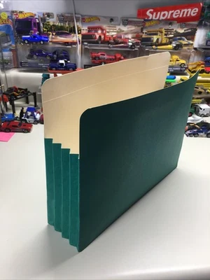 Pendaflex 3 1/2" Expanding File Folder Green (1524EG-OX) Box Of 25 NEW - Image 1 of 4