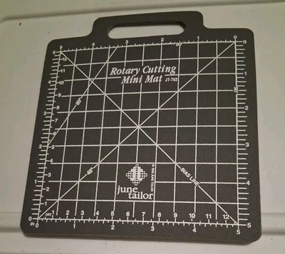 Mini alfombrilla de corte rotativa June Tailor 5" x 5"  Foto 1 de 4