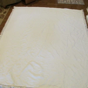 Copriletto Vintage Bates Queen Elizabeth Medaglione Bianco Casale Casetta - Foto 1 di 24