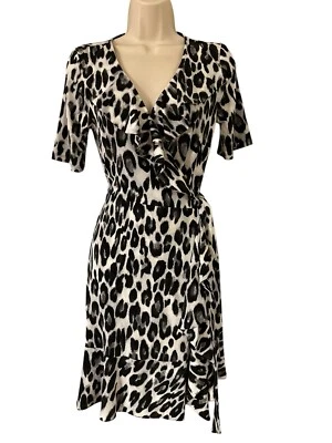 Vestido envolvente The Limited para mujer talla XS blanco negro estampado animal de leopardo con volantes Foto 1 de 4