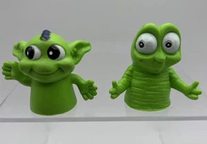 2 Gummi Alien Monster Fingerpuppen grün - Bild 1 von 7