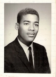 Foto De Colección Afroamericano Apuesto Joven Anuario Estilo Estudio Retrato - Imagen 1 de 2