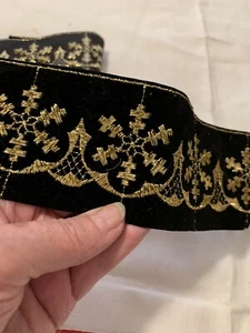 ❤️Cinta de copo de nieve bordada dorada de terciopelo tejido negro 3 1/4 yardas artesanal - Imagen 1 de 7