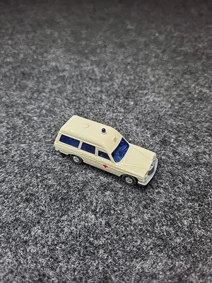 WIKING HO 1/87  Mercedes Benz 200 German  Ambulance Unboxed  - Image 1 of 4