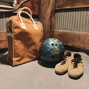 Palla da bowling Brunswick Pearl con borsa marrone e scarpe da donna marroni 13 libbre forate - Foto 1 di 24