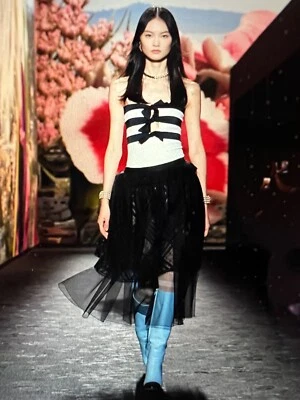 CHANEL 2024S NUEVAS ETIQUETAS BLANCO LOGOTIPO CC TRAJE DE BAÑO DE UNA PIEZA TOP LAZOS NEGROS FR38-FR40 Foto 1 de 4