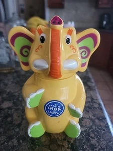 THE GREATEST SHOW ON EARTH ELEPHANT SOUVENIR MUG w/ATTACHED LID - Picture 1 of 4