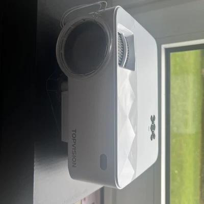 TOPvision TYY0013 Full HD Heimkino Beamer mit Screen Mirroring - Weiß - Bild 1 von 4