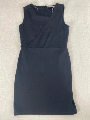 Vestido vaina Love 21 para mujer mediano negro envolvente cuello en V sin mangas plisado cremallera Foto 1 de 4