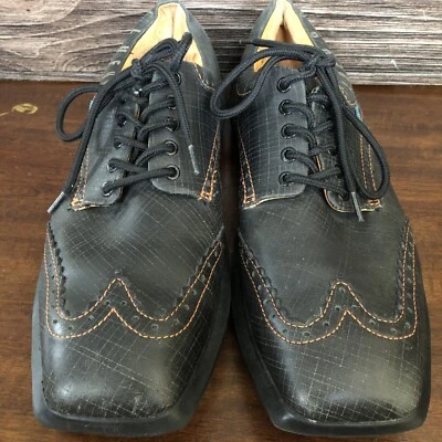 Brogue punta de ala de cuero en contraste John Fluevog Charles Future Angels para hombre talla 10 M Foto 1 de 4