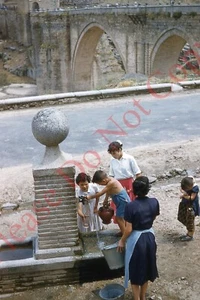 Original Slide 1950's RBK Woman w/ Kids Getting Water At Pump Toledo Spain 070N - Picture 1 of 1