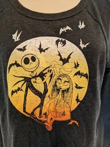 Camisa Disney Jerry Leigh Pesadilla Antes de Navidad Gris Talla Pequeña - Imagen 1 de 9